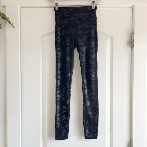 Spanx Camo Faux Leather Legging - XS - Picture 6 of 8